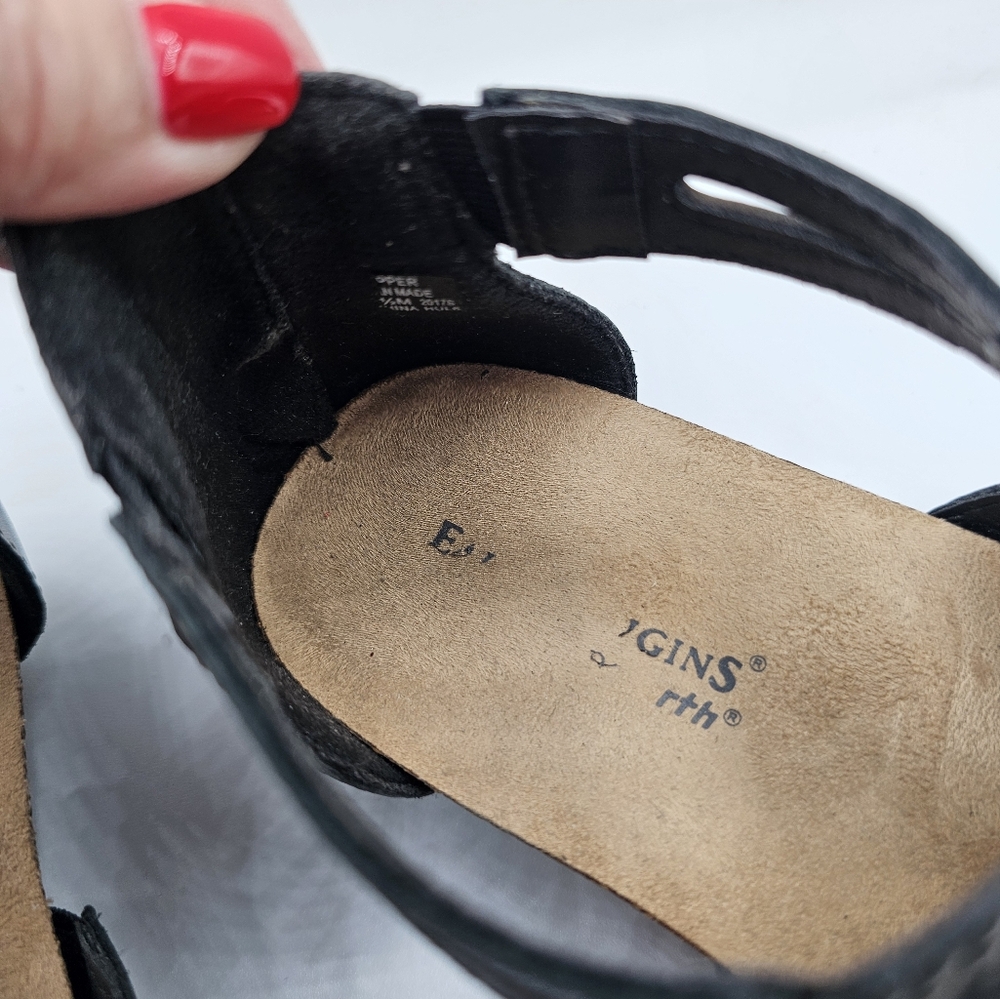 Women’s Black Cutout Leather Sandals - Picture 8 of 14